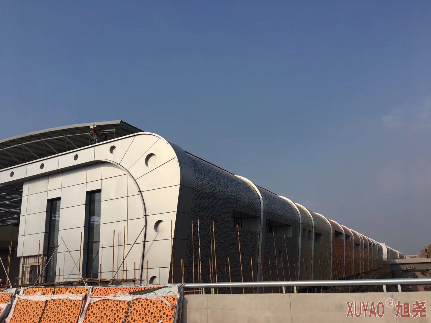 义乌市国内公路港铝镁锰屋面系统